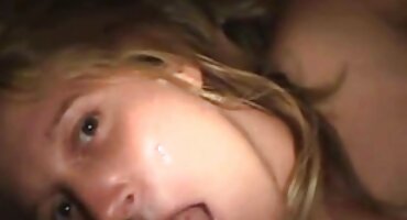 phim sex n*** l** Anh chàng phá trinh fucks người lạ với vòi nước lớn.